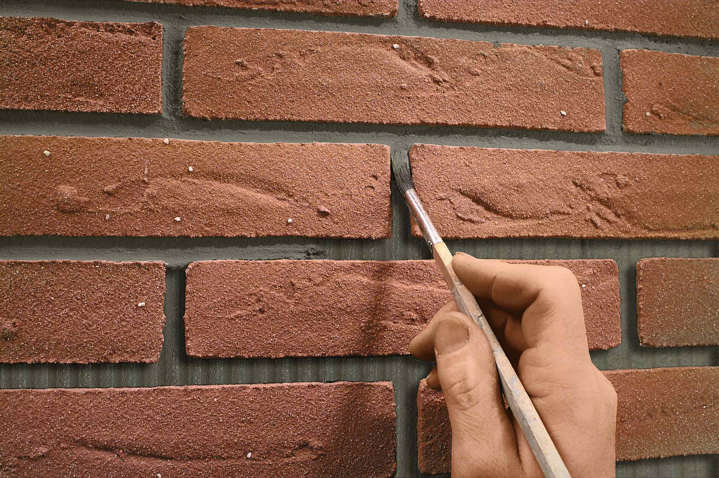 Obkladové pásky StoCleyer B jsou k nerozeznání od skutečného cihlového obkladu, ale jejich instalace