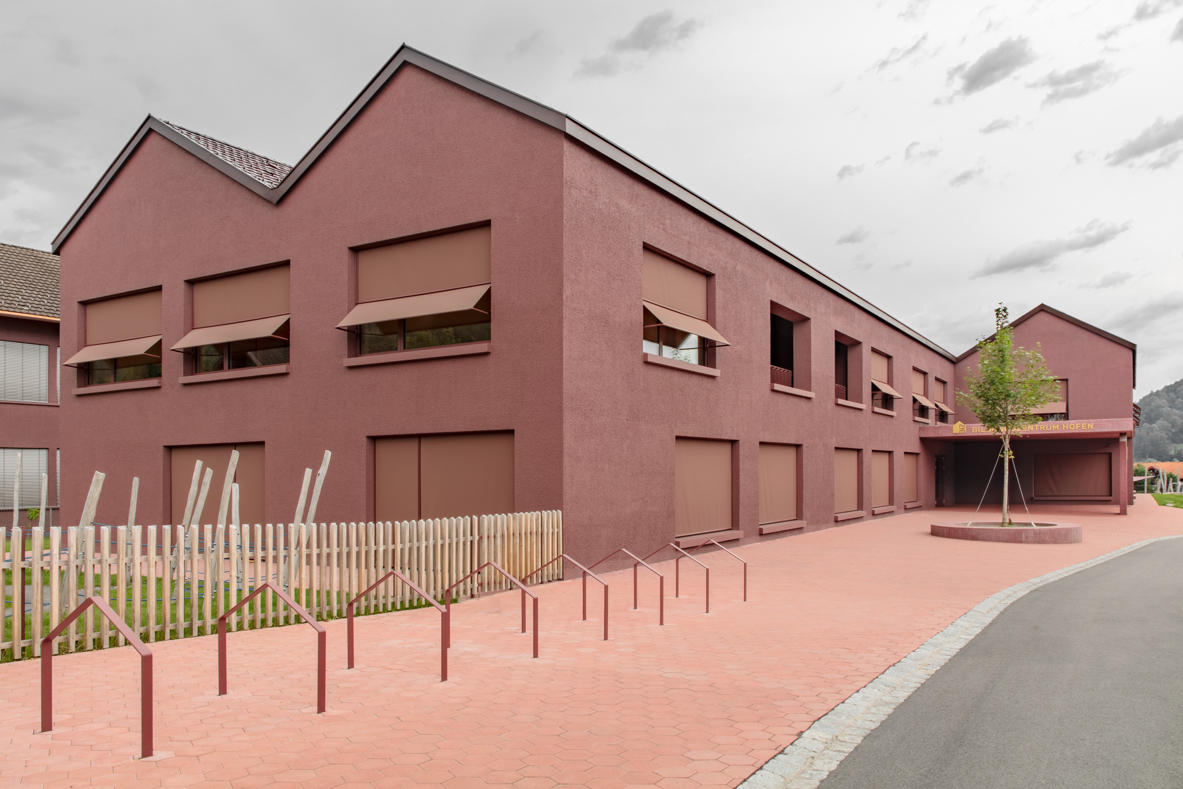 Energetická účinnost vzdělávacích institucí jde ruku v ruce s estetickým vzhledem jejich exteriérů. 