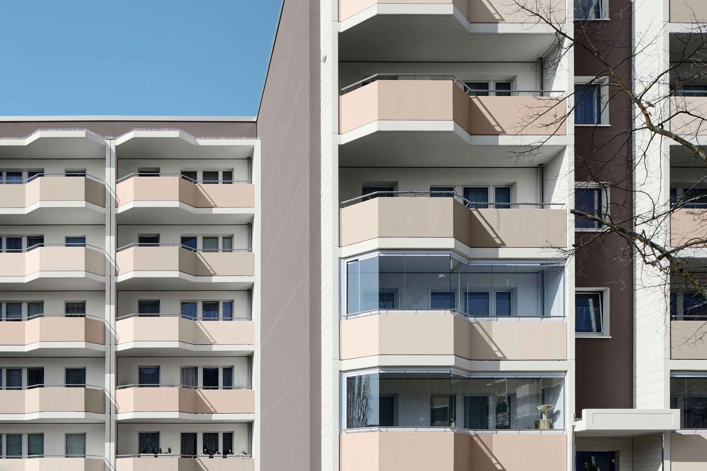 Zateplením bytového domu ochráníte jeho původní konstrukci před poškozením a výrazně prodloužíte jeh