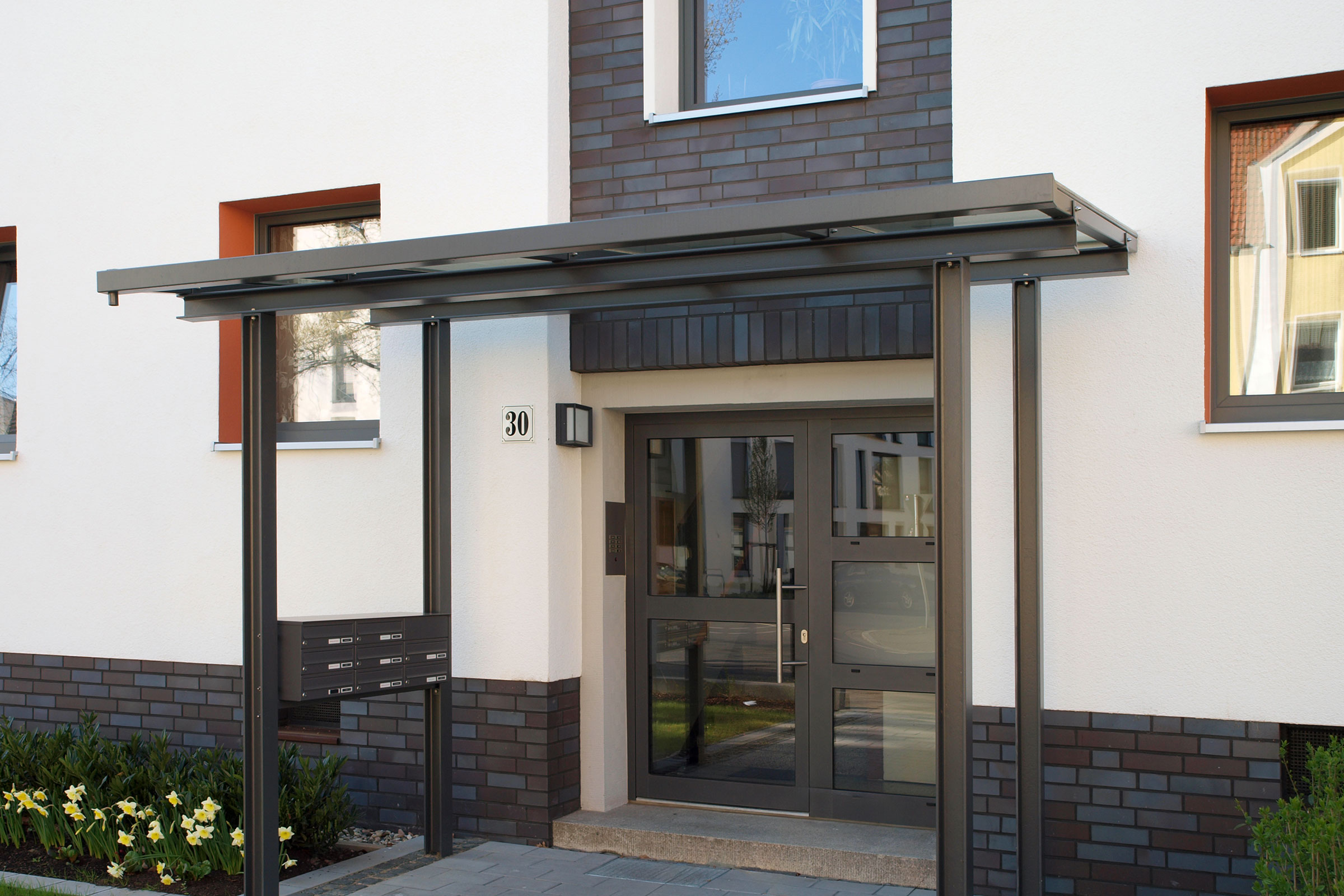 Se zateplením bytového domu se neopatí otálet. Okamžitě snížíte náklady na energie, prodloužíte živo