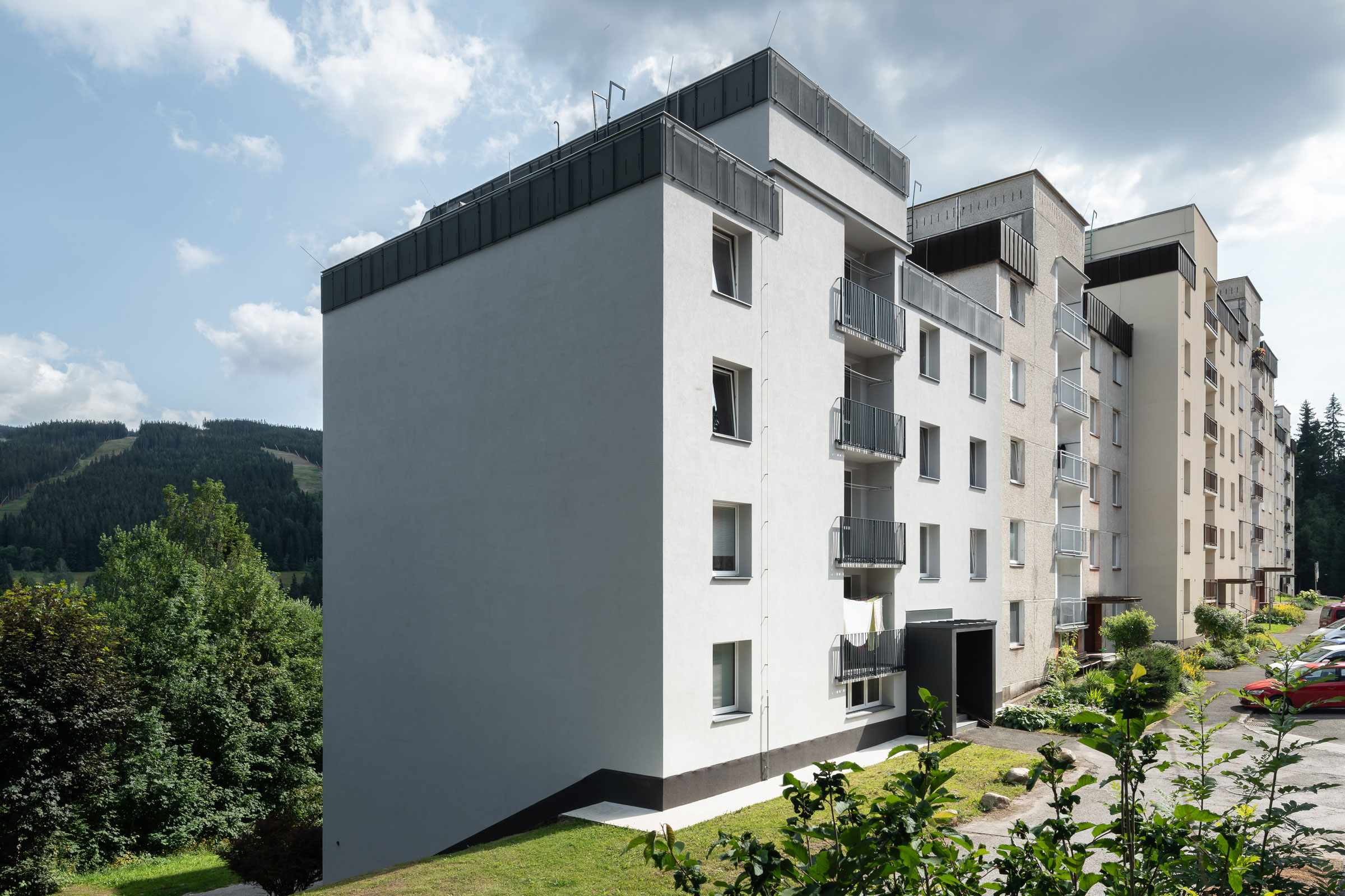 Vkusná proměna bytového domu v Bedřichově