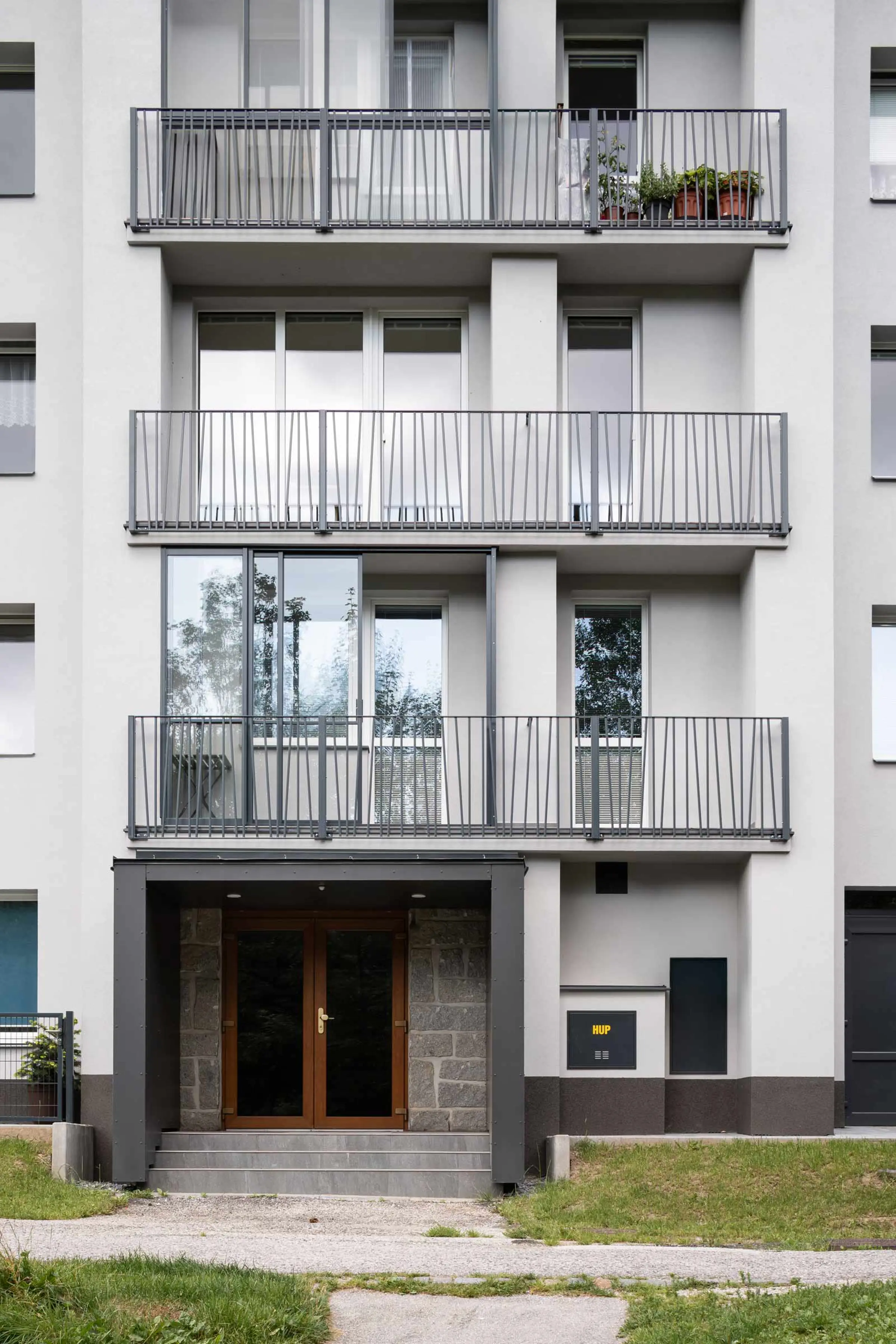 Vkusná proměna bytového domu v Bedřichově