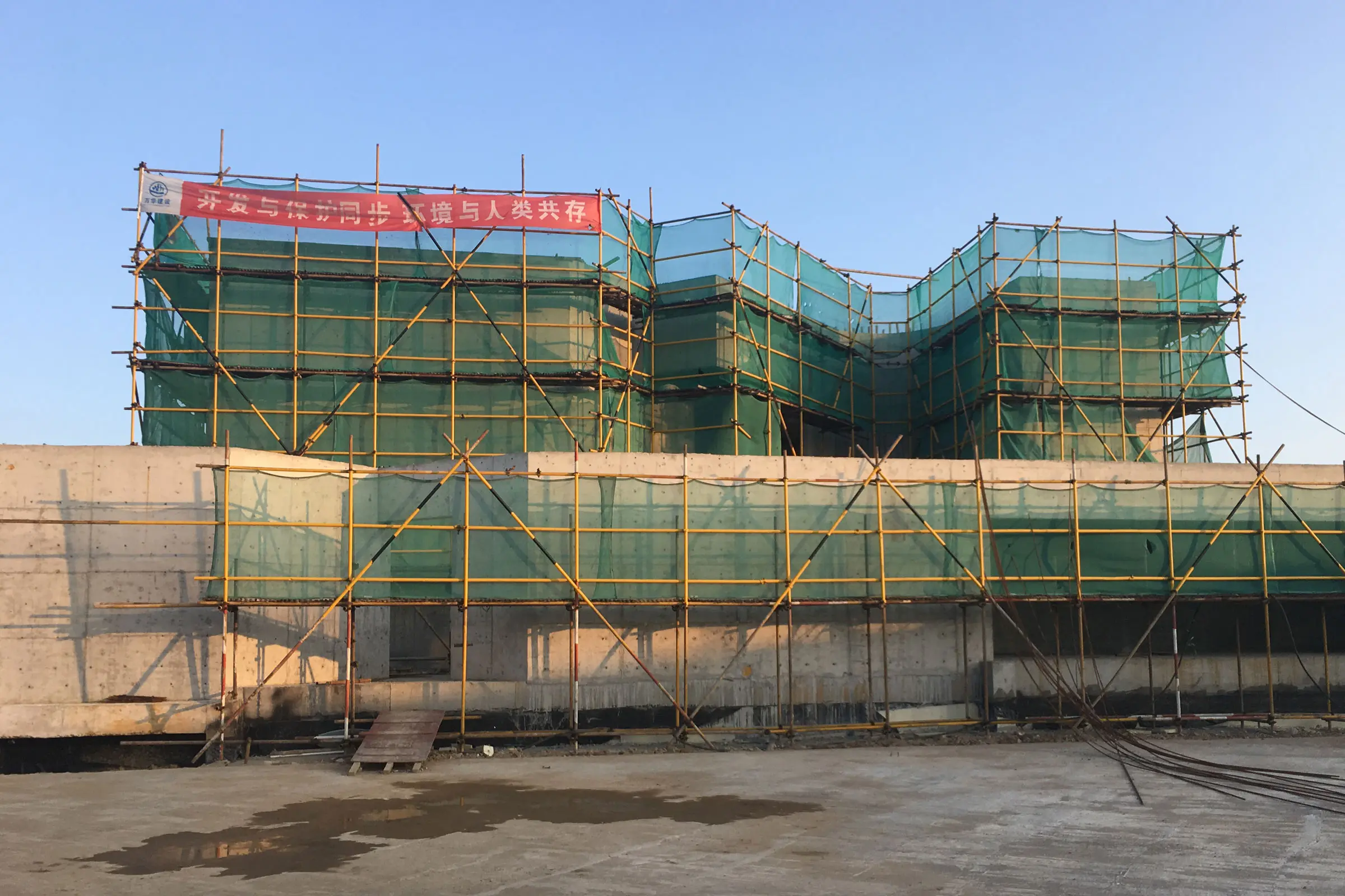 Dongqian Lake Club Houses: masivní konstrukce se zateplovacím systémem Sto