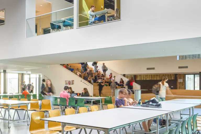 Interiér moderní školy