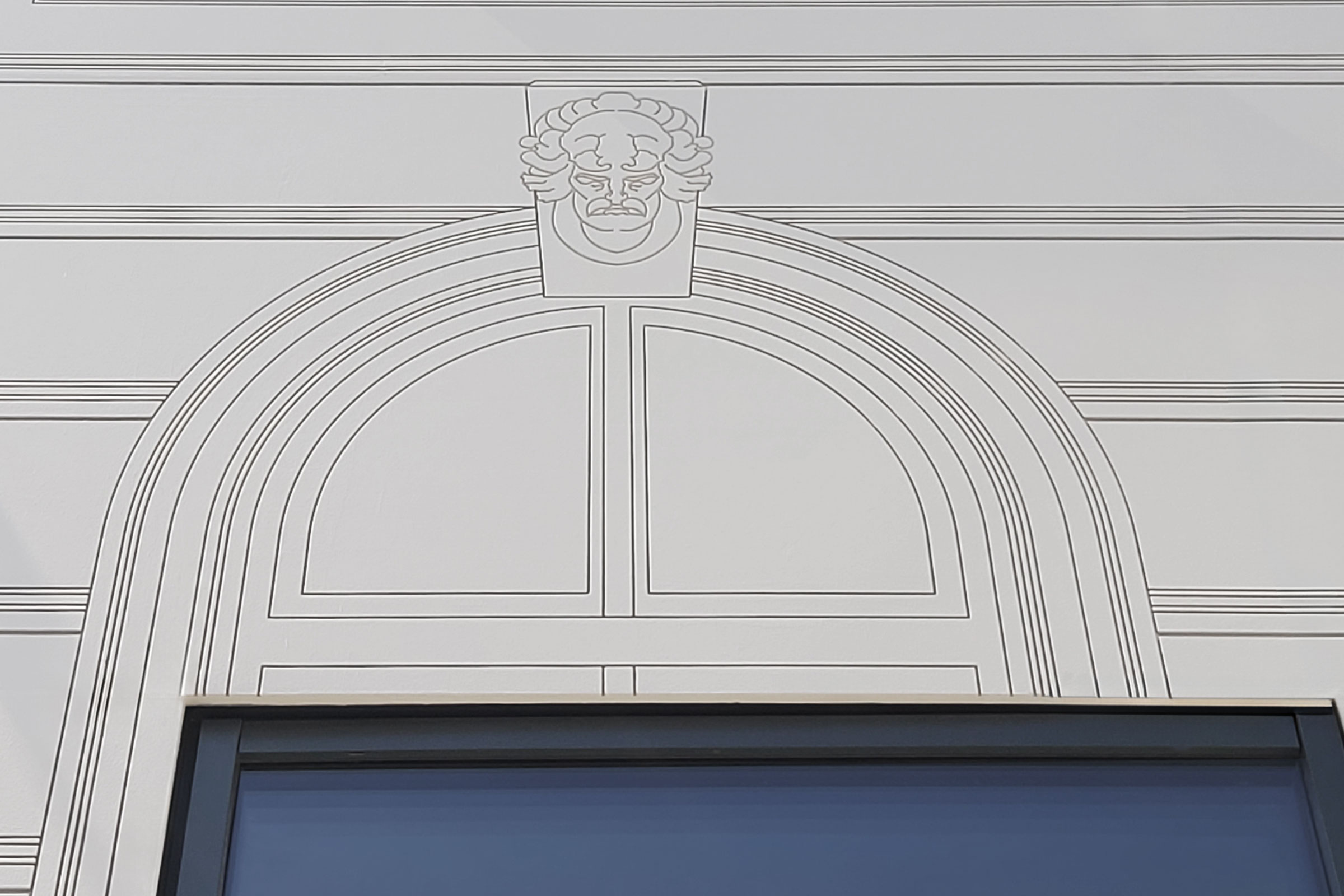 Fasáda bytového domu Nowa Kurkowa v Poľsku bola dotvorená plastickými fasádnymi prvkami StoDeco.