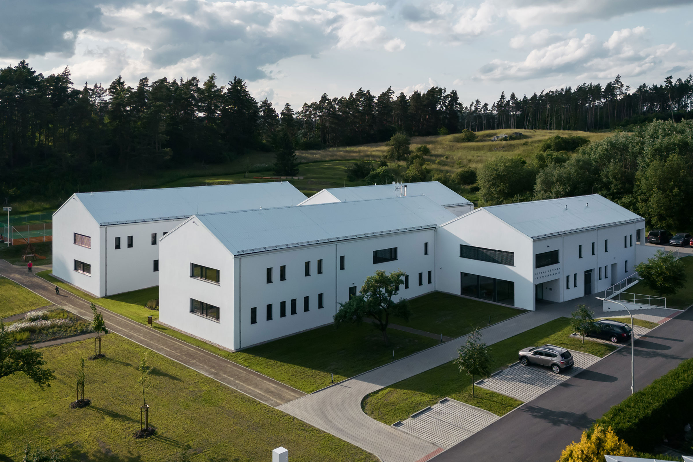 Multifunkční budova inspirovaná dětskou představivostí