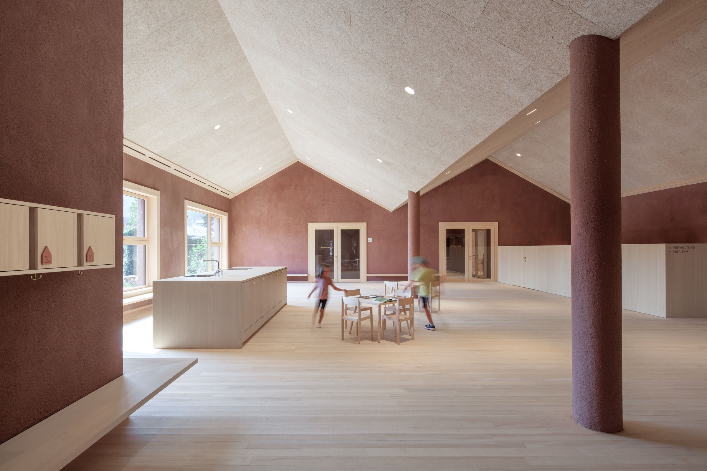 Interiér školy v obci Frastanz v Rakousku