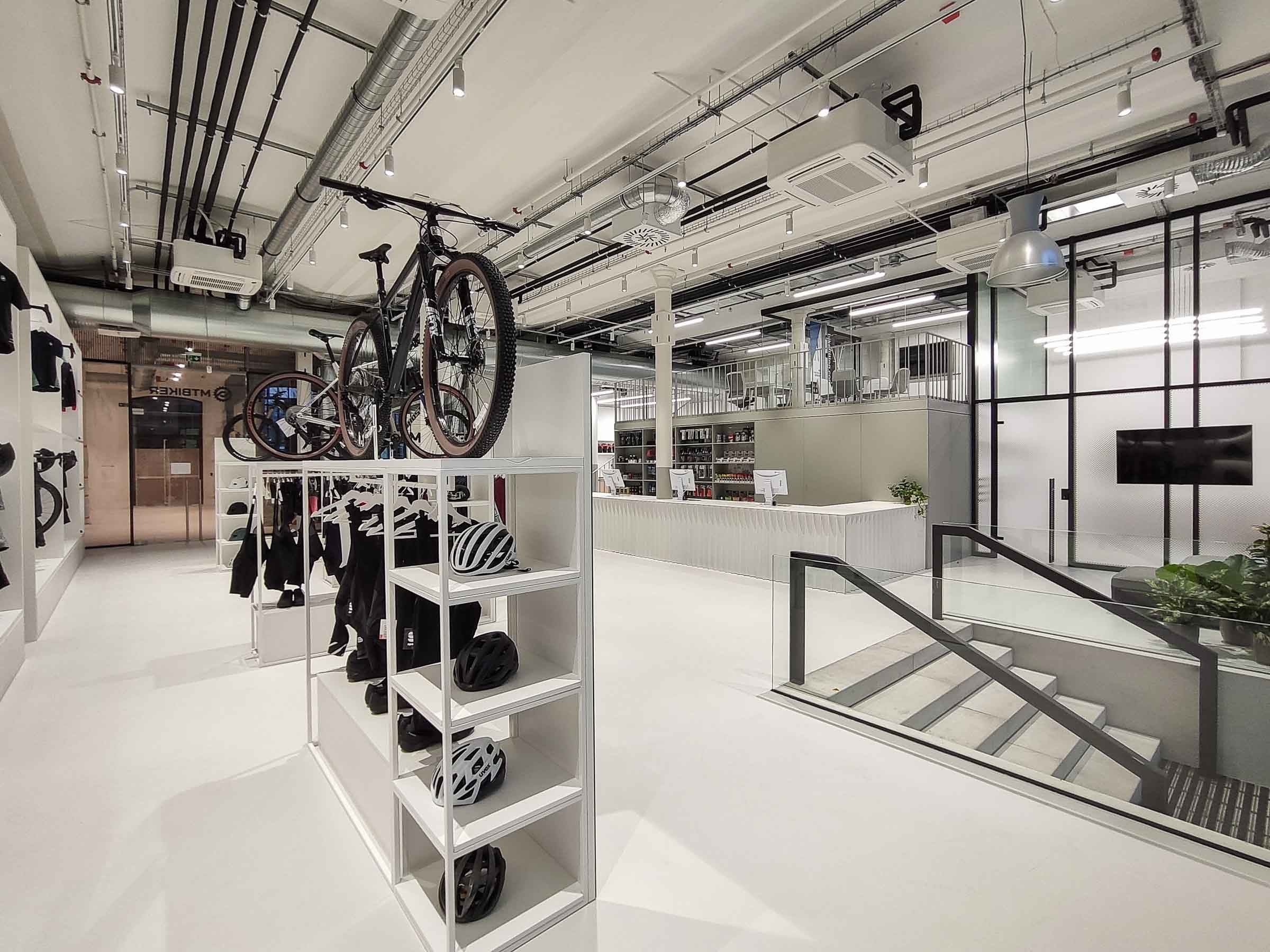 Podlahové povrchy StoCretec na bázi polyuretanu nebo epoxidové pryskyřice, použité na podlahách a sc