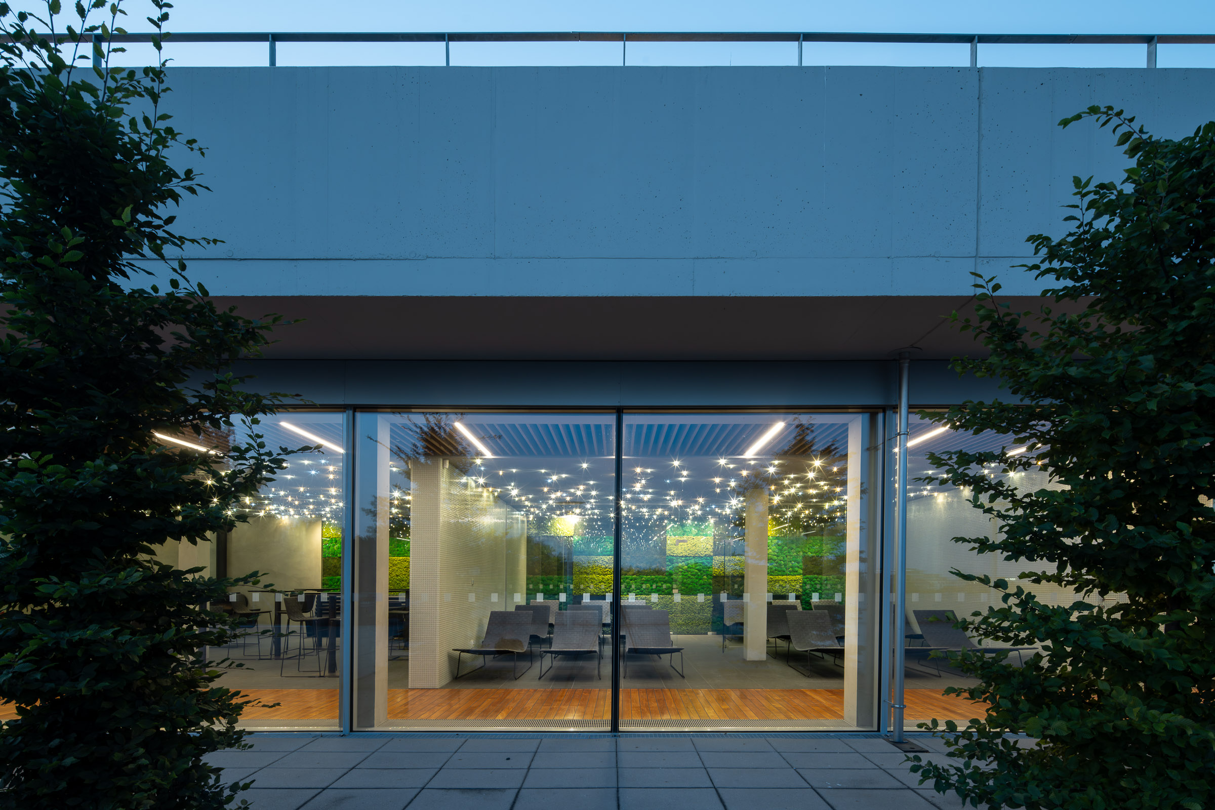 Moderní wellness pavilon na brněnské Kraví nahoře spojuje architekturu, technologie a výbornou akustiku pro dokonalý relax.