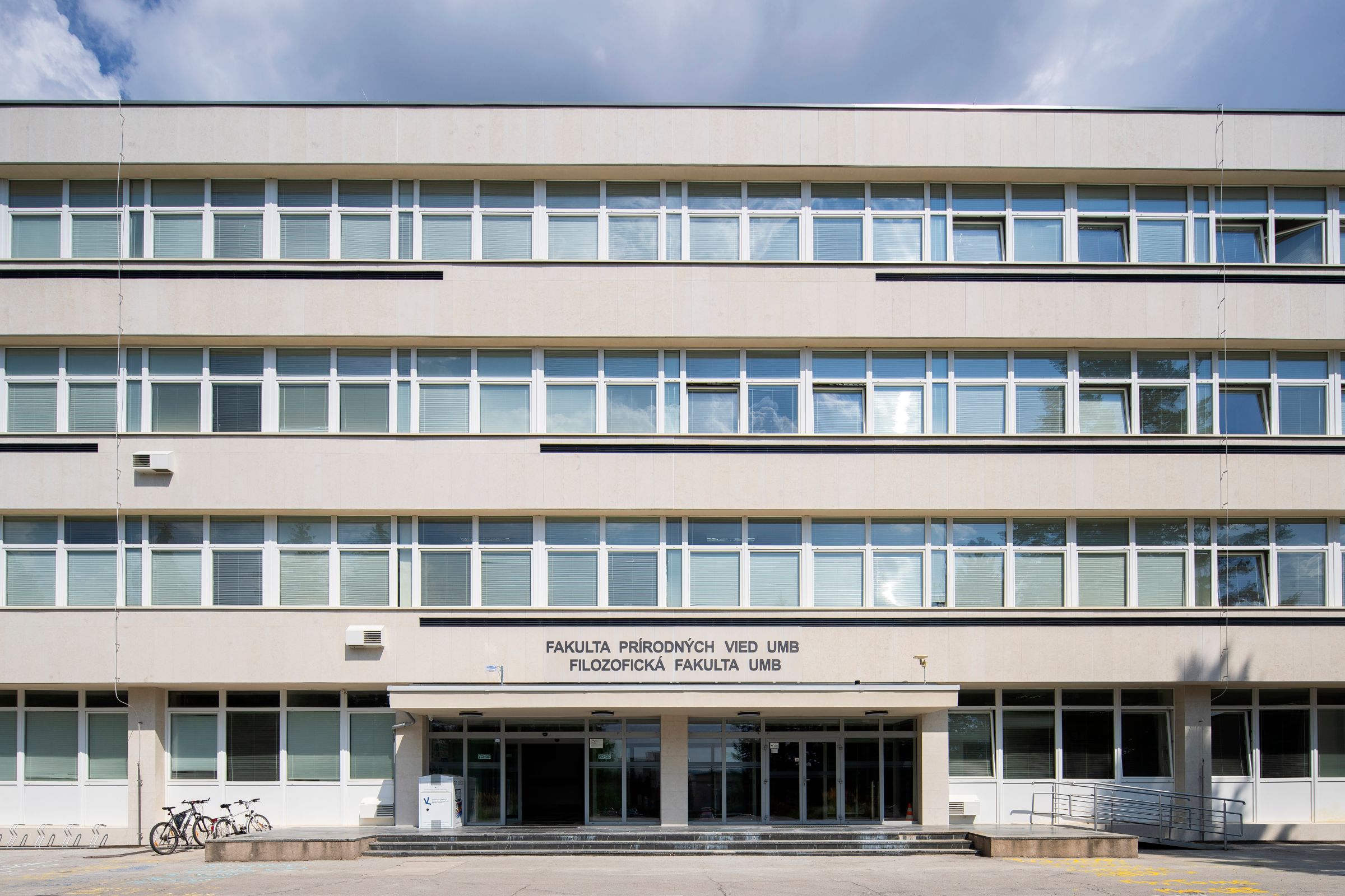 Rekonstrukce fasády Univerzity Mateja Bela