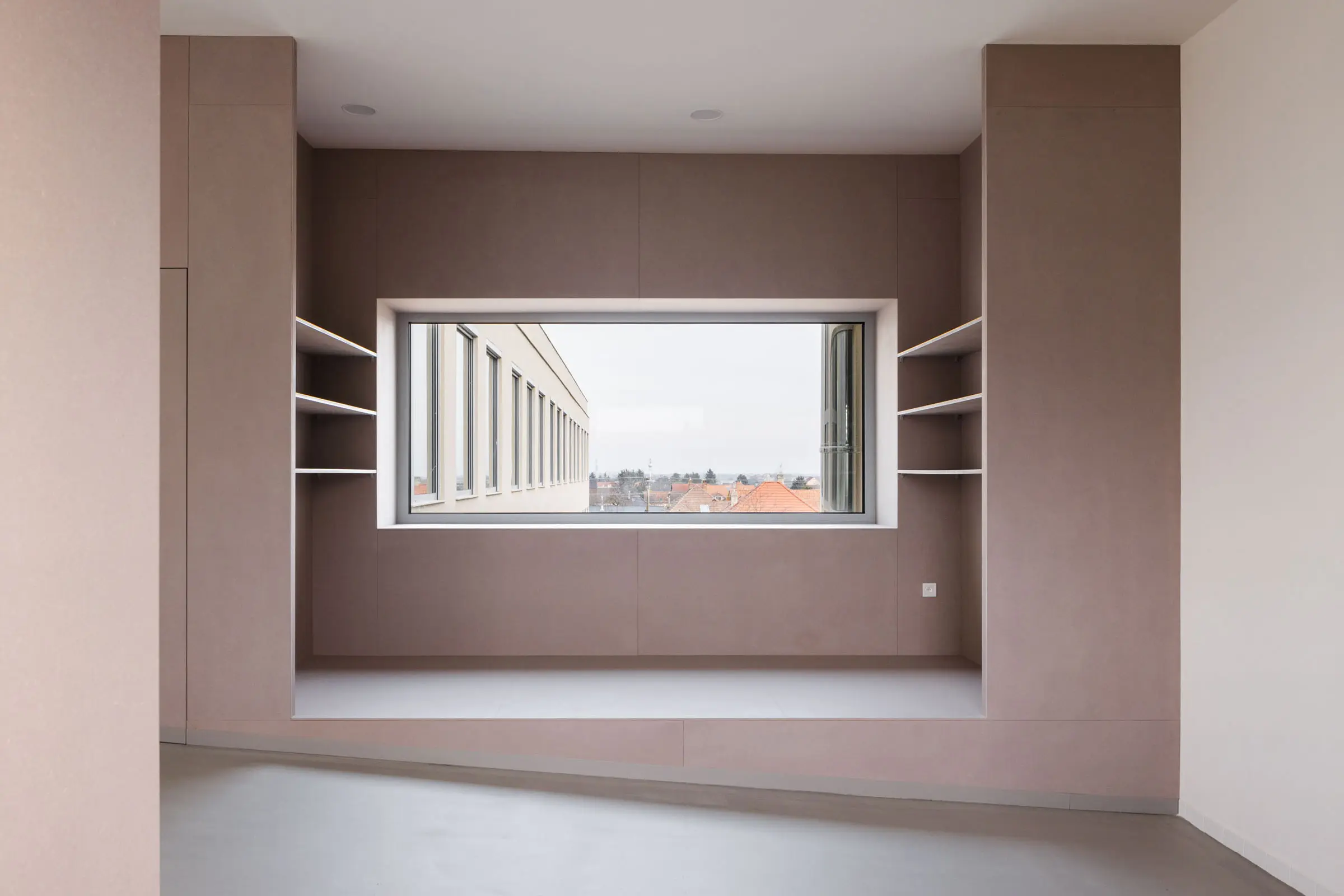 Interiér základní školy v Bernolákově