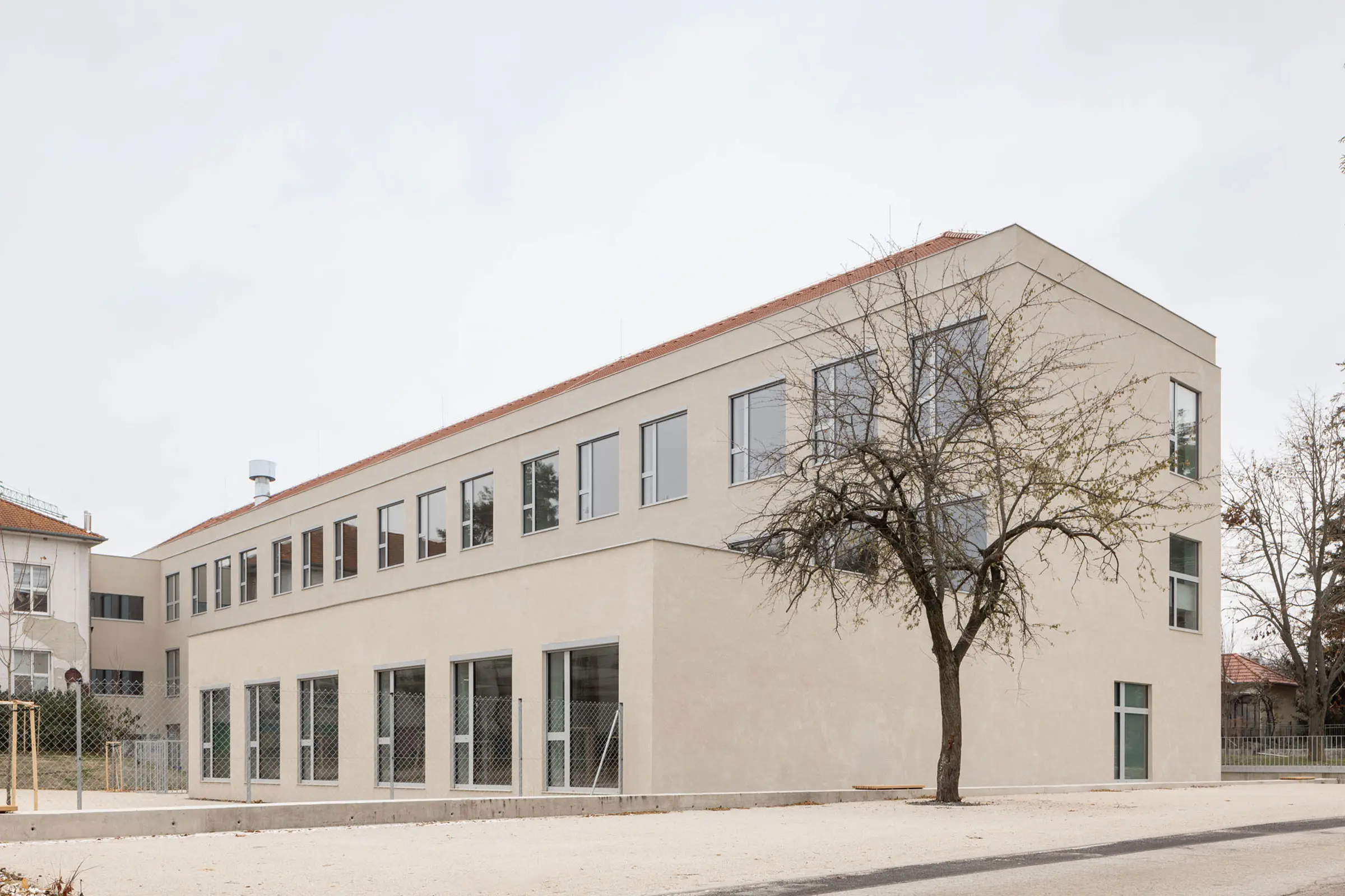 Budova základní školy v Bernolákově