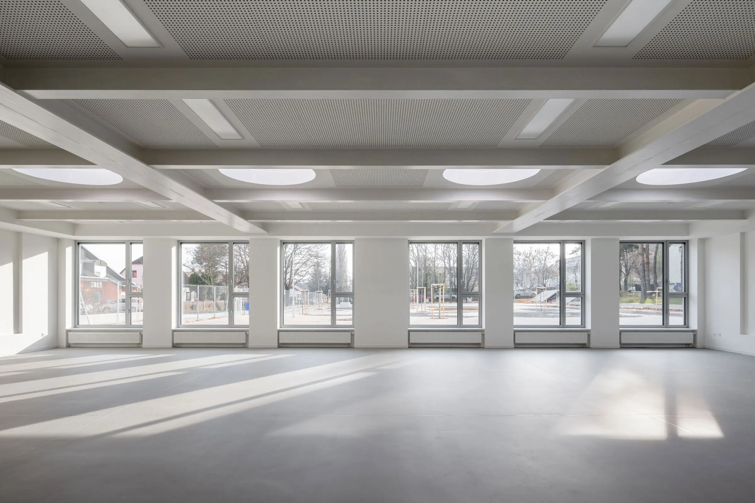 Interiér základní školy v Bernolákově