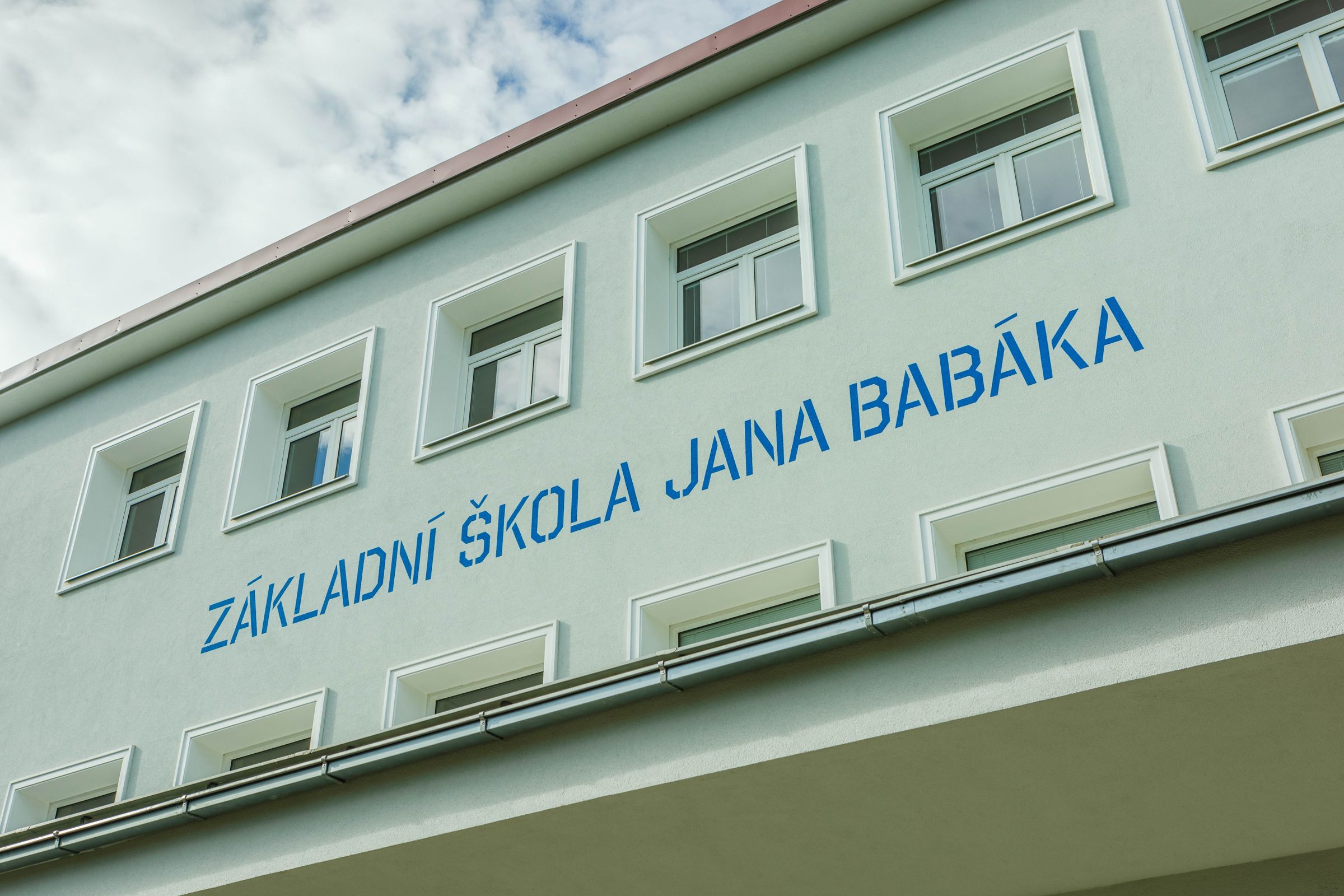 Rekonstrukce fasády základní školy v Brně